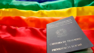 Entenda como o mercado de TI vem se destacando na inclusão de pessoas LGBTQIA+ no mercado de trabalho.