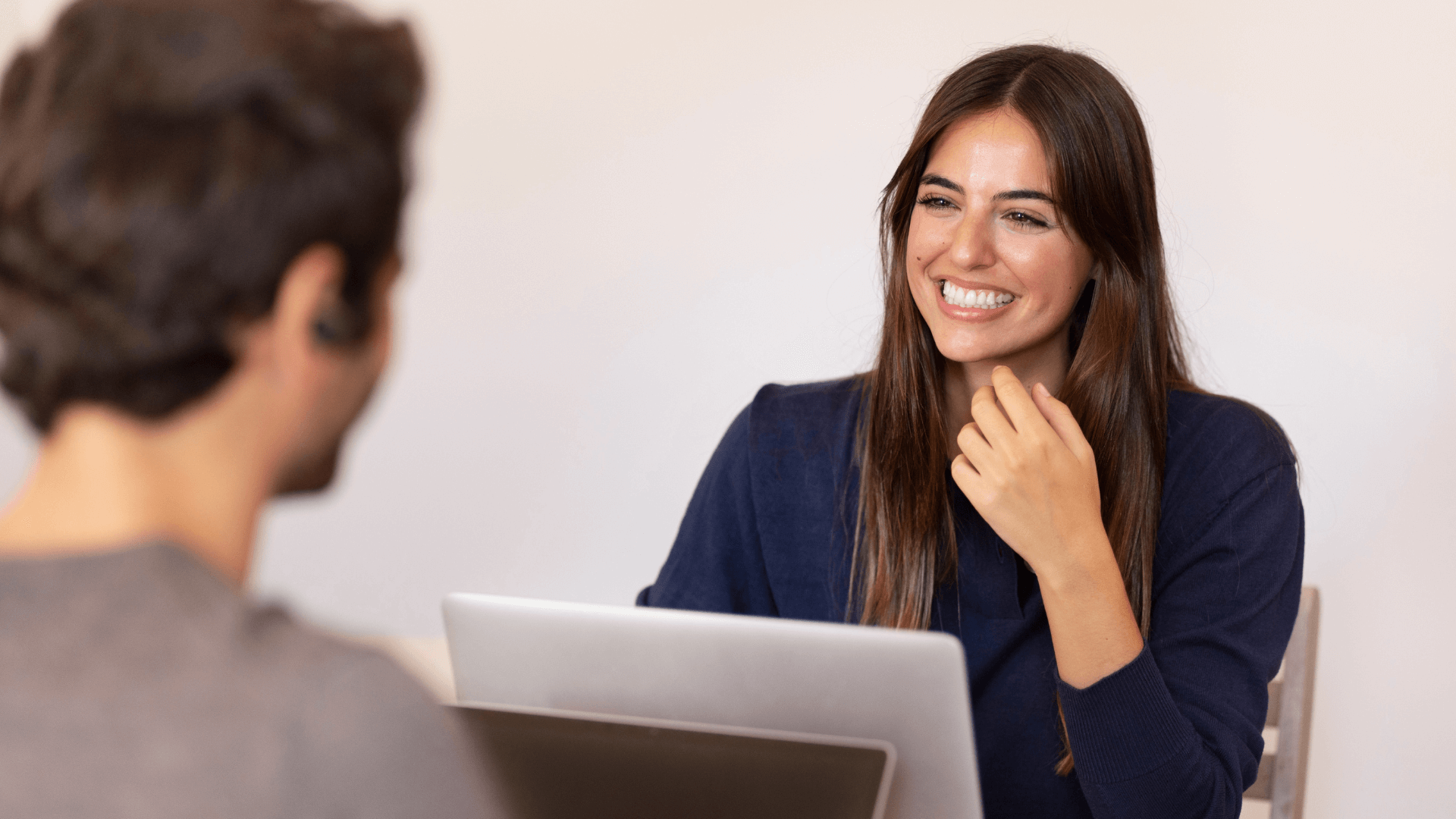 Como responder à pergunta “Por que deveríamos te contratar?”