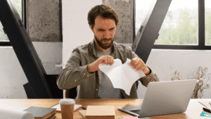 Gateware - GW Outsourcing - Isso faz seu currículo ser reprovado - Confira exemplos reais