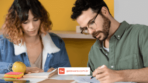 Profissionais reunidos durante o planejamento de uma transformação, representando a Gestão de Mudanças e a preparação das equipes.